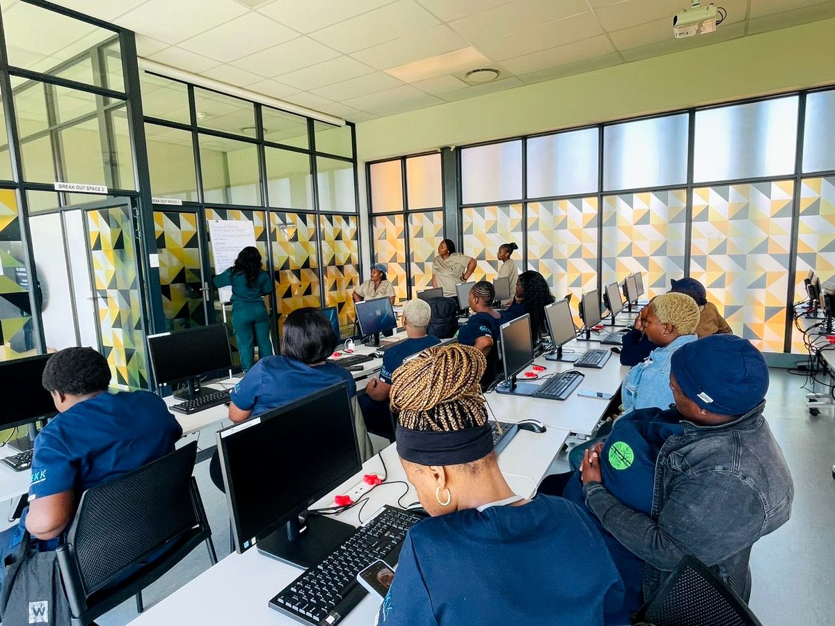 CWWs in a computer lab training session